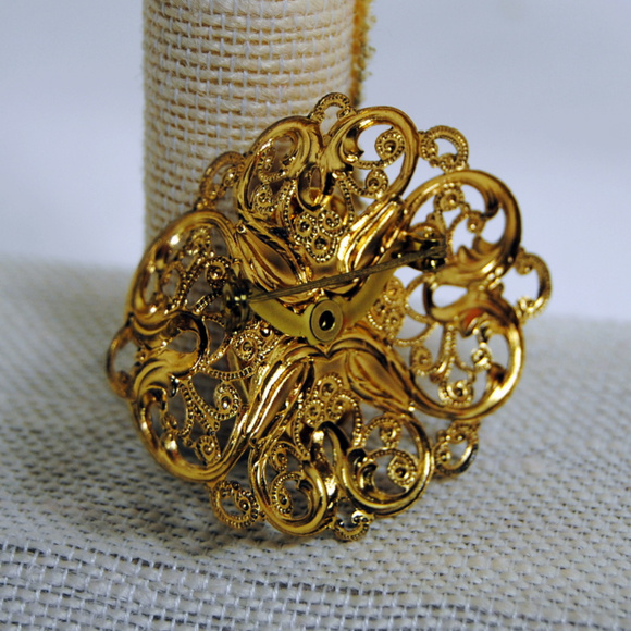 Filigree Gold Brooche with Cameo - Picture 3 of 3